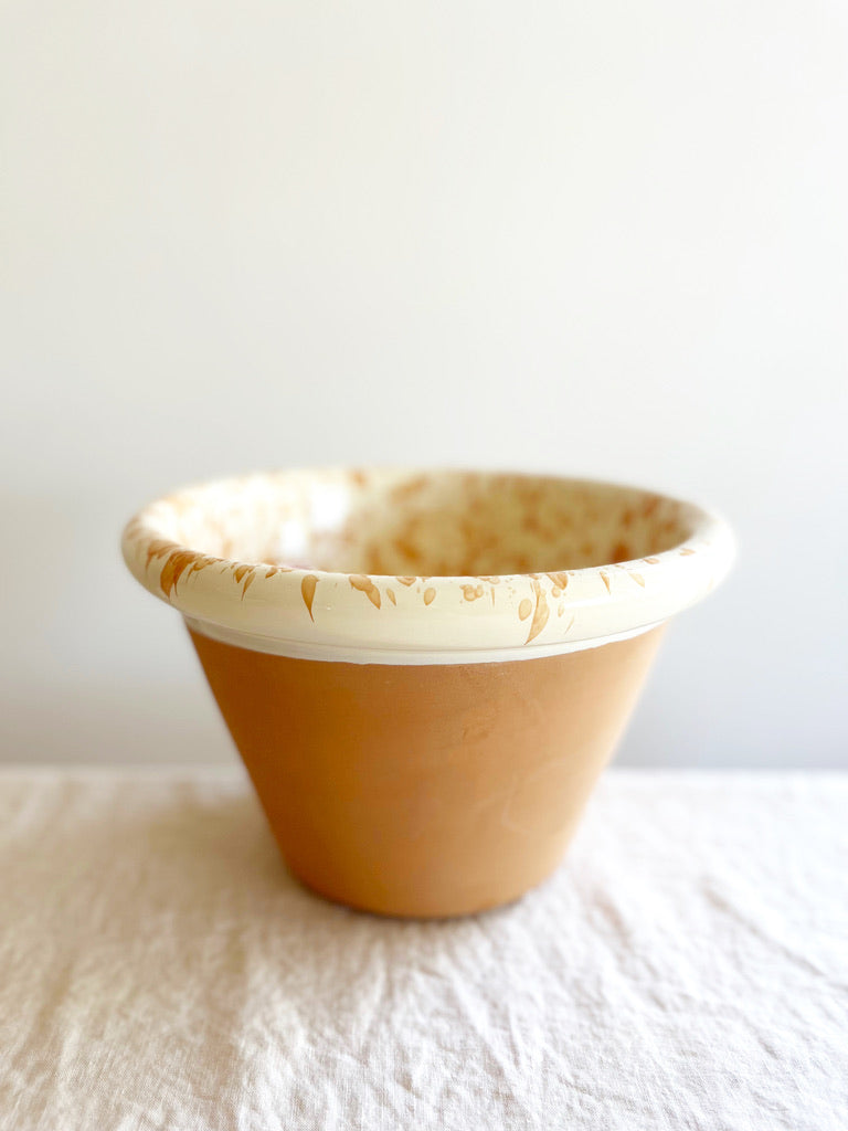 mixing bowls with splatter pattern in natural color side view