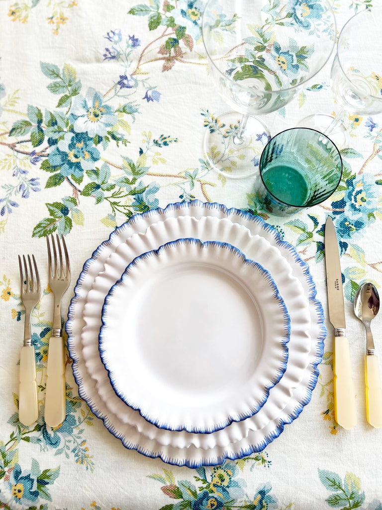 ruffle charger blue edge 11.8 inch table setting