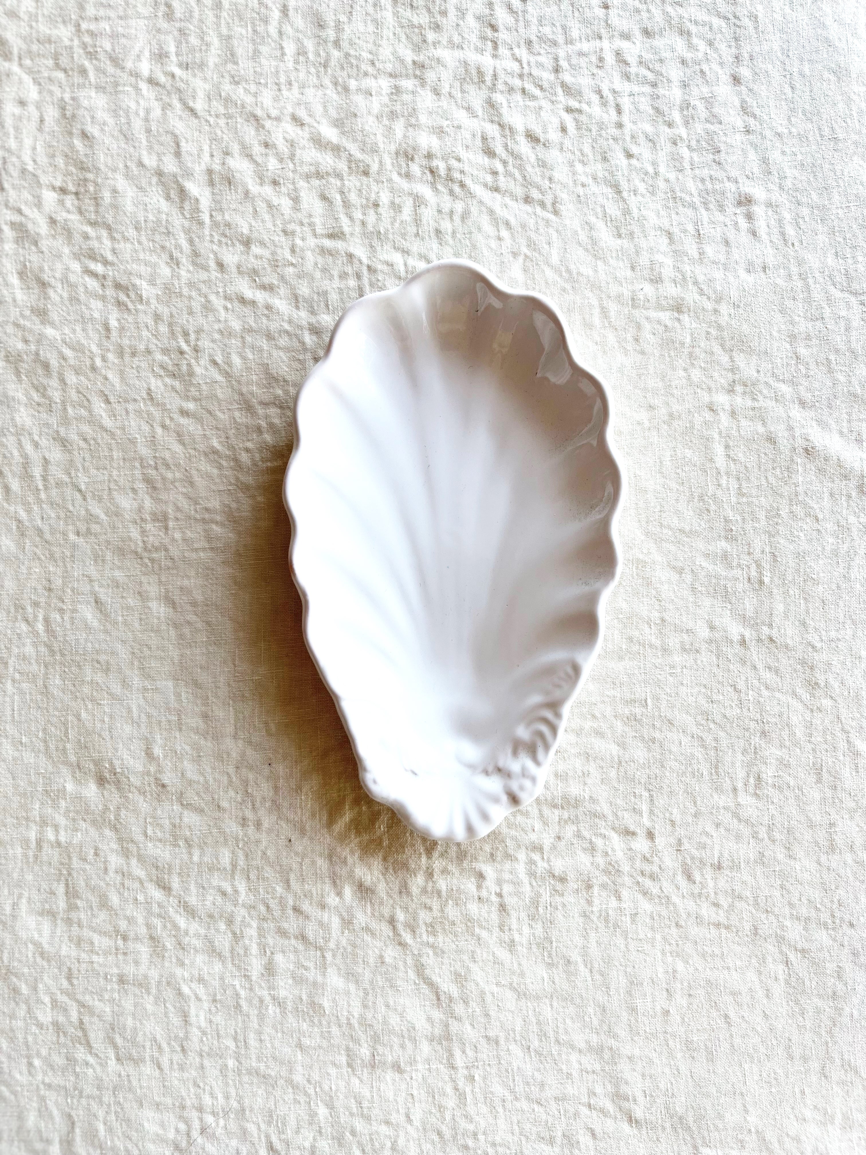 White Seashell Ring plate