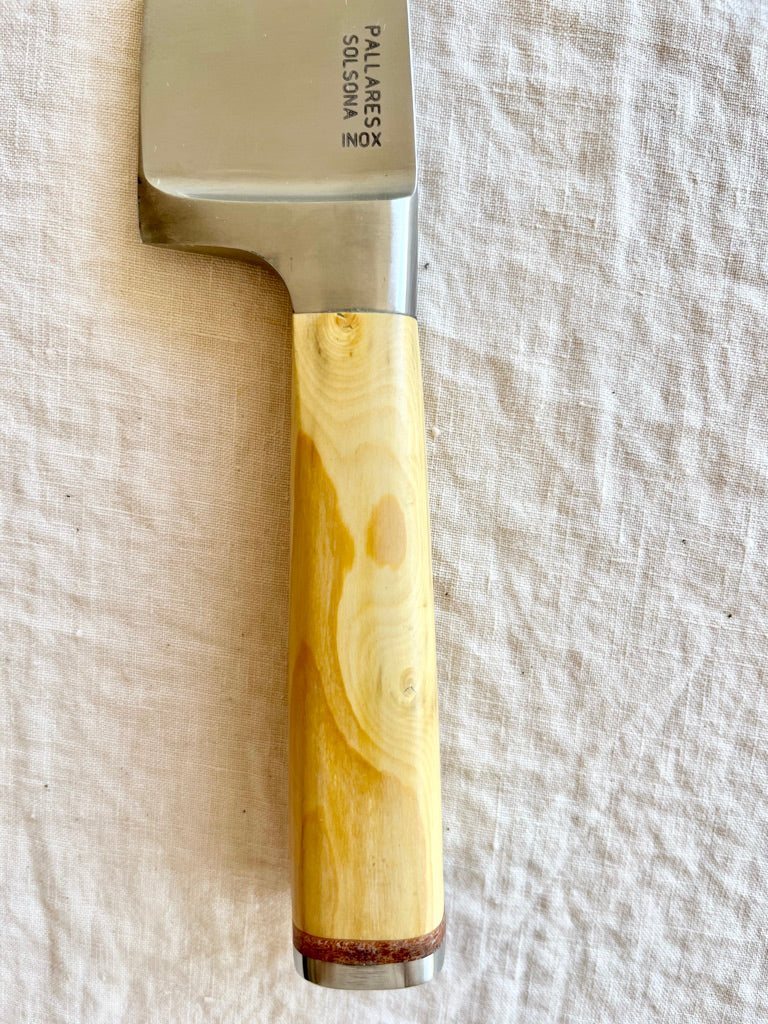 chef knife with boxwood handle by pallares solsona 15cm handle detail view