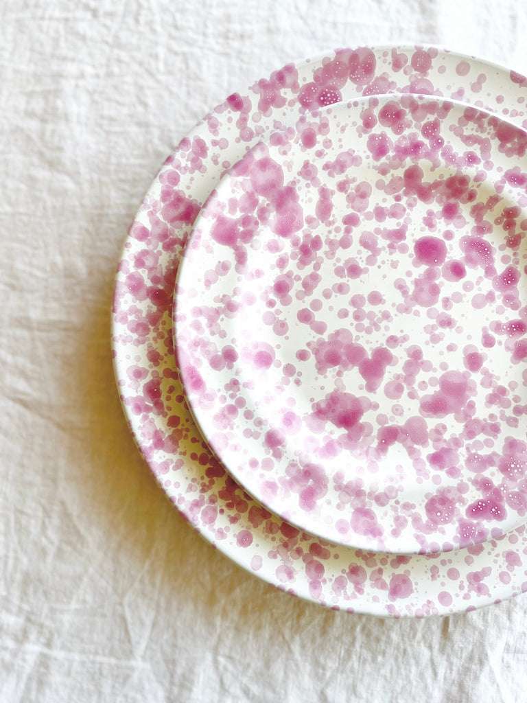 cream fasano salad plate with pink speckle pattern detail view