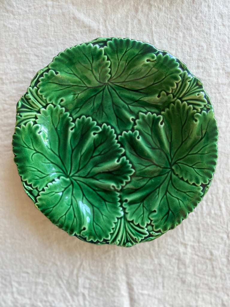 green wedgwood copeland majolica dessert plate with leaf pattern detail view