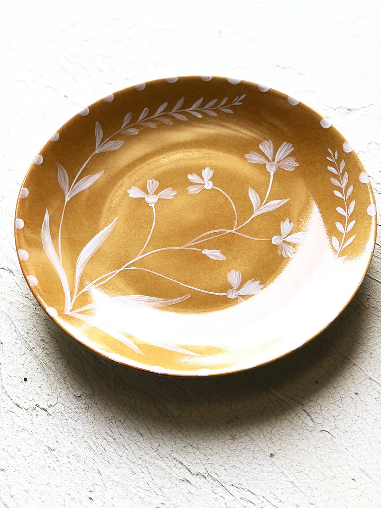 yellow bread plate with white aster pattern alternate view
