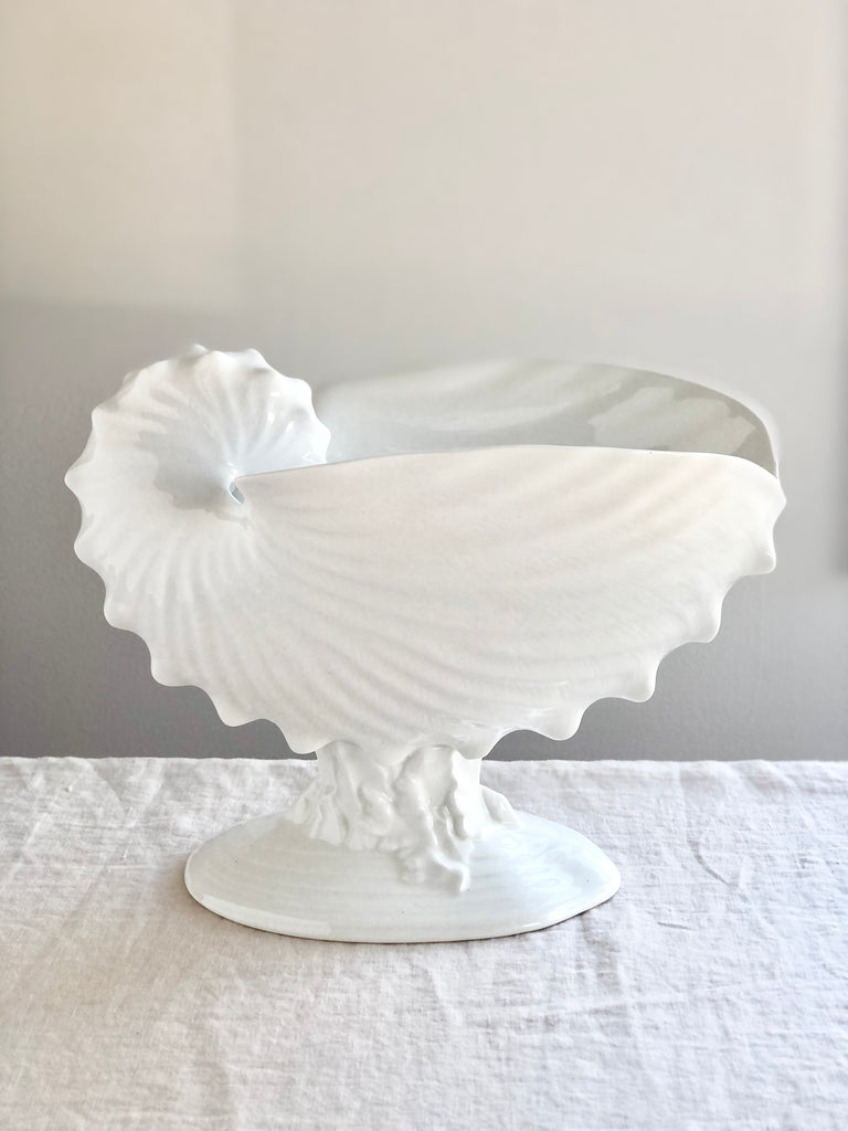 vintage Wedgwood porcelavintage Wedgwood porcelain nautilus bowl with white interiorin nautilus bowl with white interior