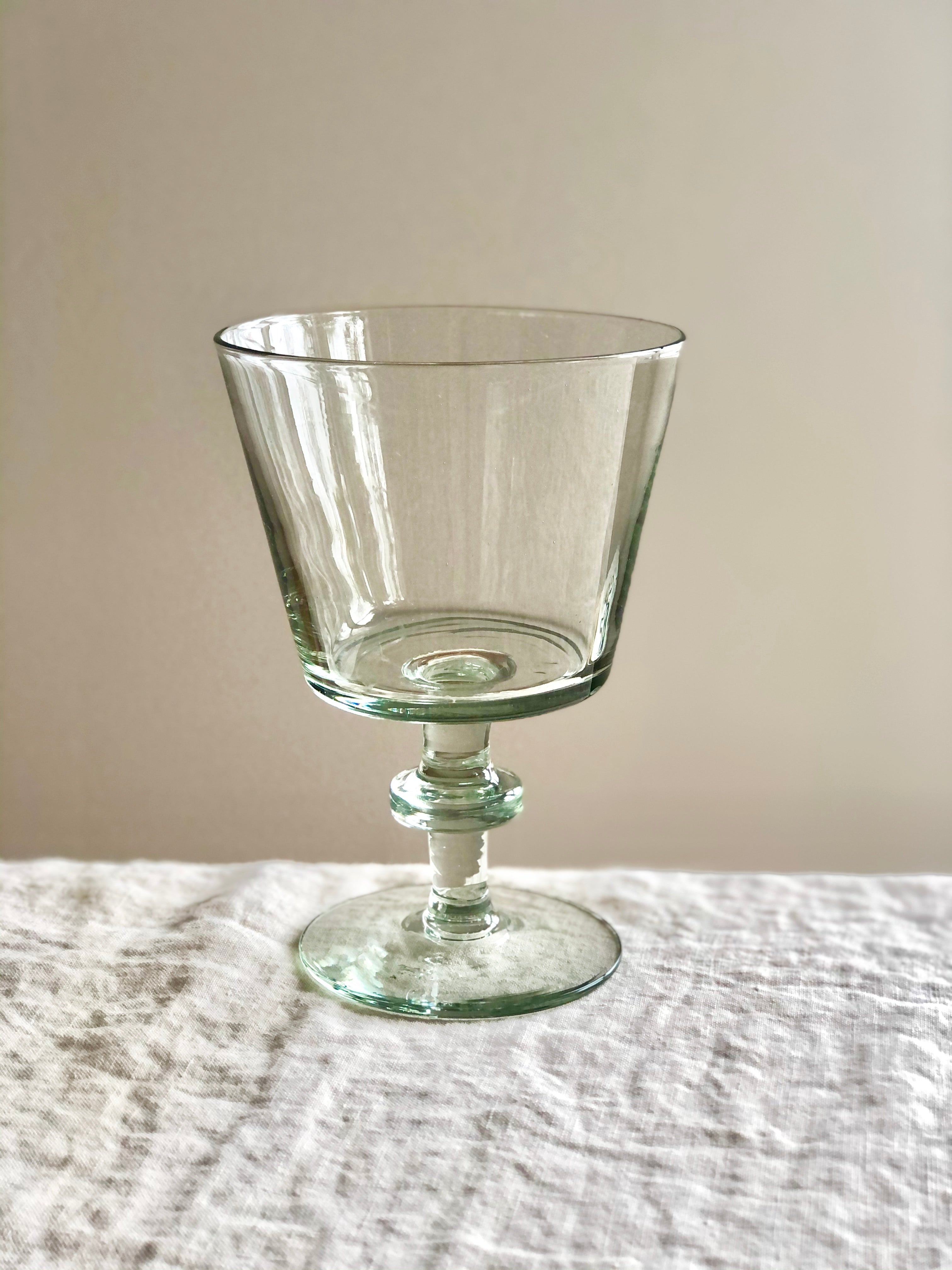 clear hand blown wine glass 5.5 inches tall 12 oz, red wine