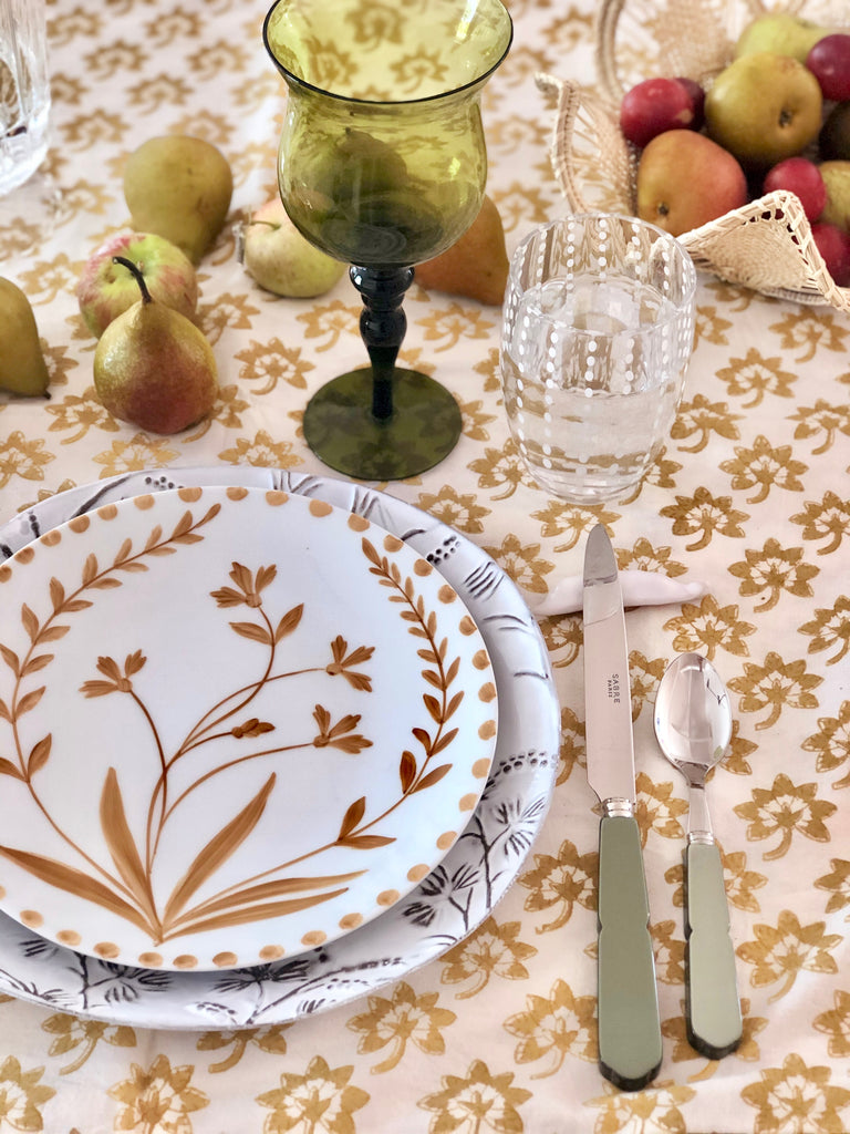 Vegetable knife Rests shown on table setting