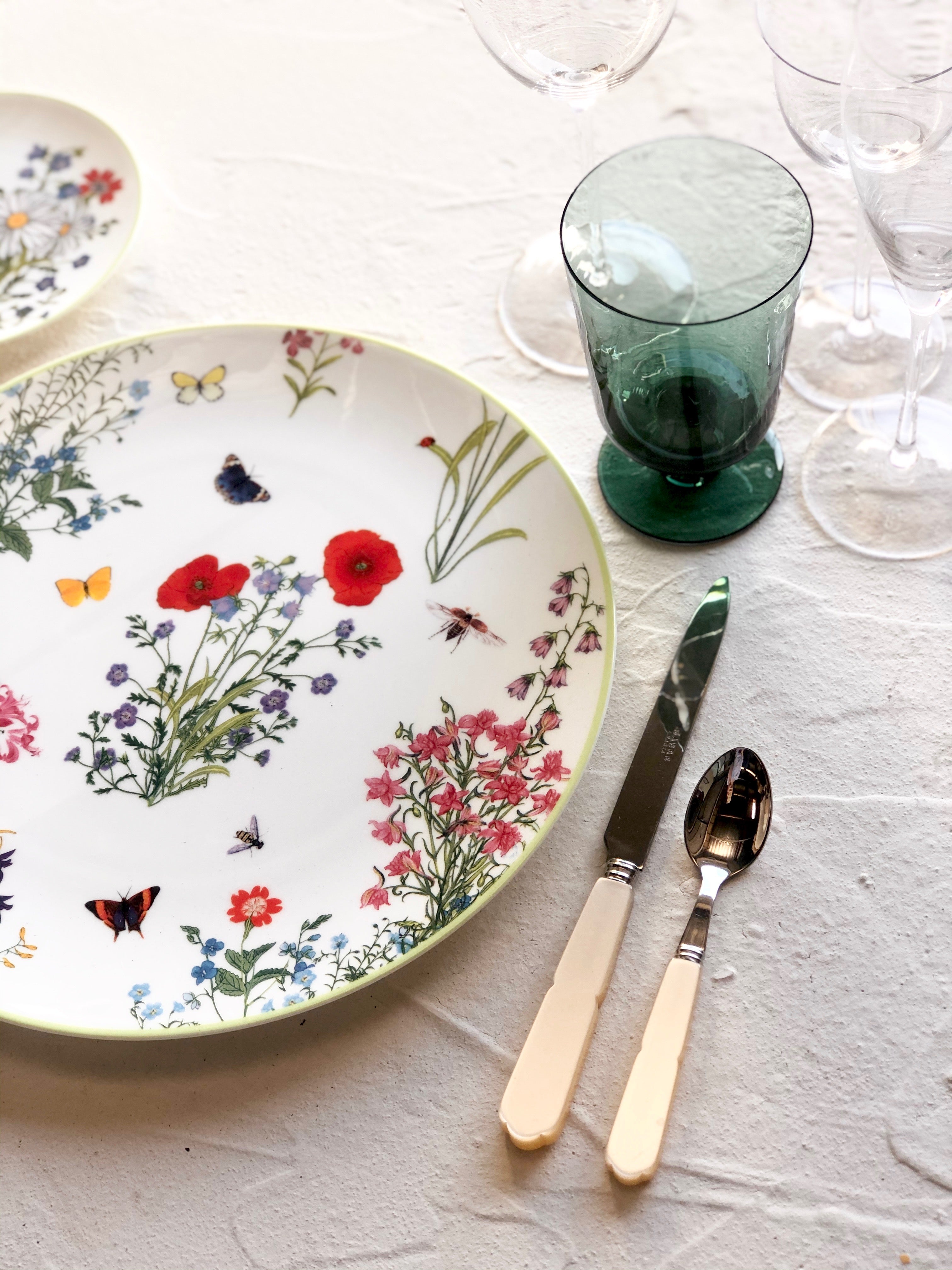 white porcelain charger plate with wildflowers with placesetting