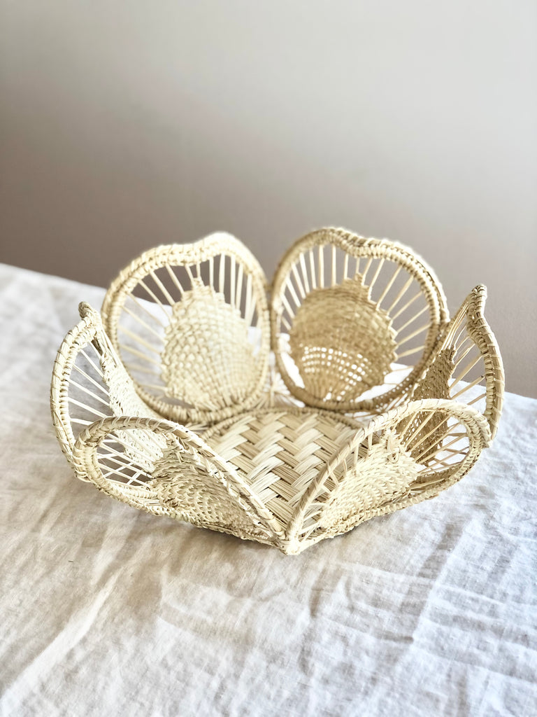light brown round woven bread basket 8.5 inches in diameter