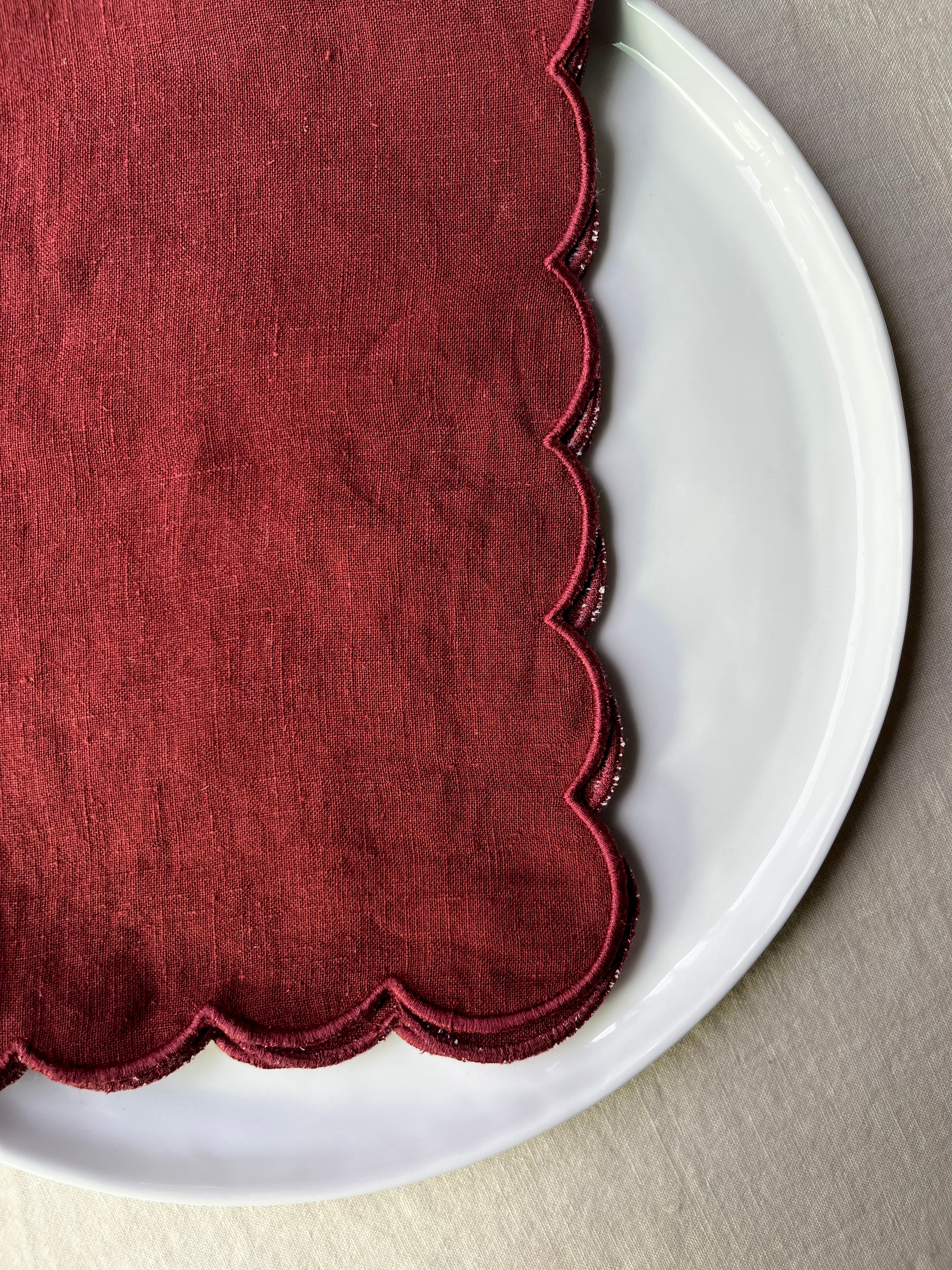 Scalloped Bordeaux Napkins - S/4