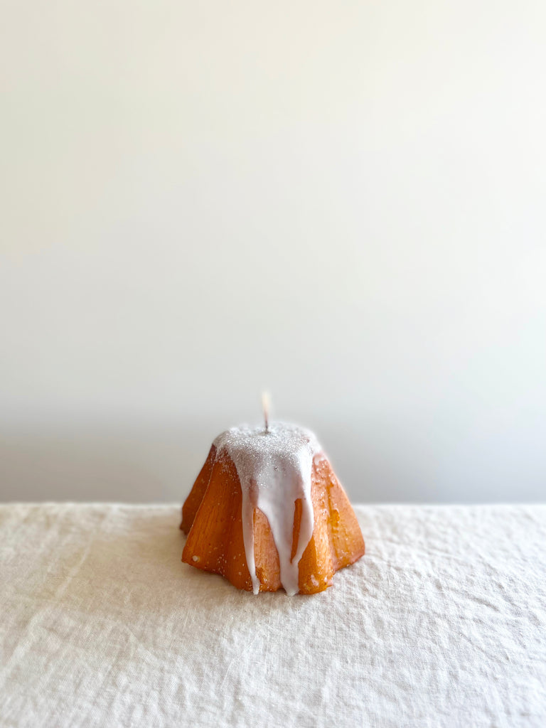 cereria introna paraffin pandoro candle on table small size