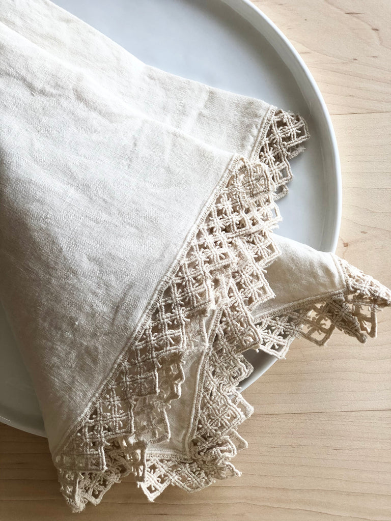 cream linen napkins with macrame trim